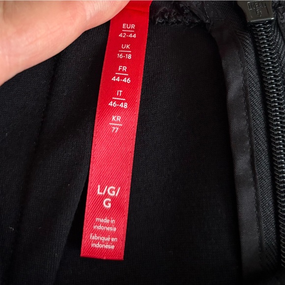 SPANX Top The Perfect Funnel Elegant Black Short Sleeve Size L - Picture 8 of 10